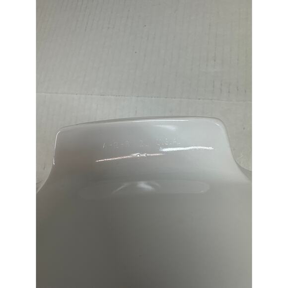 CORNING WARE A-2-B All White Casserole Dish With Glass Lid - Picture 4 of 4